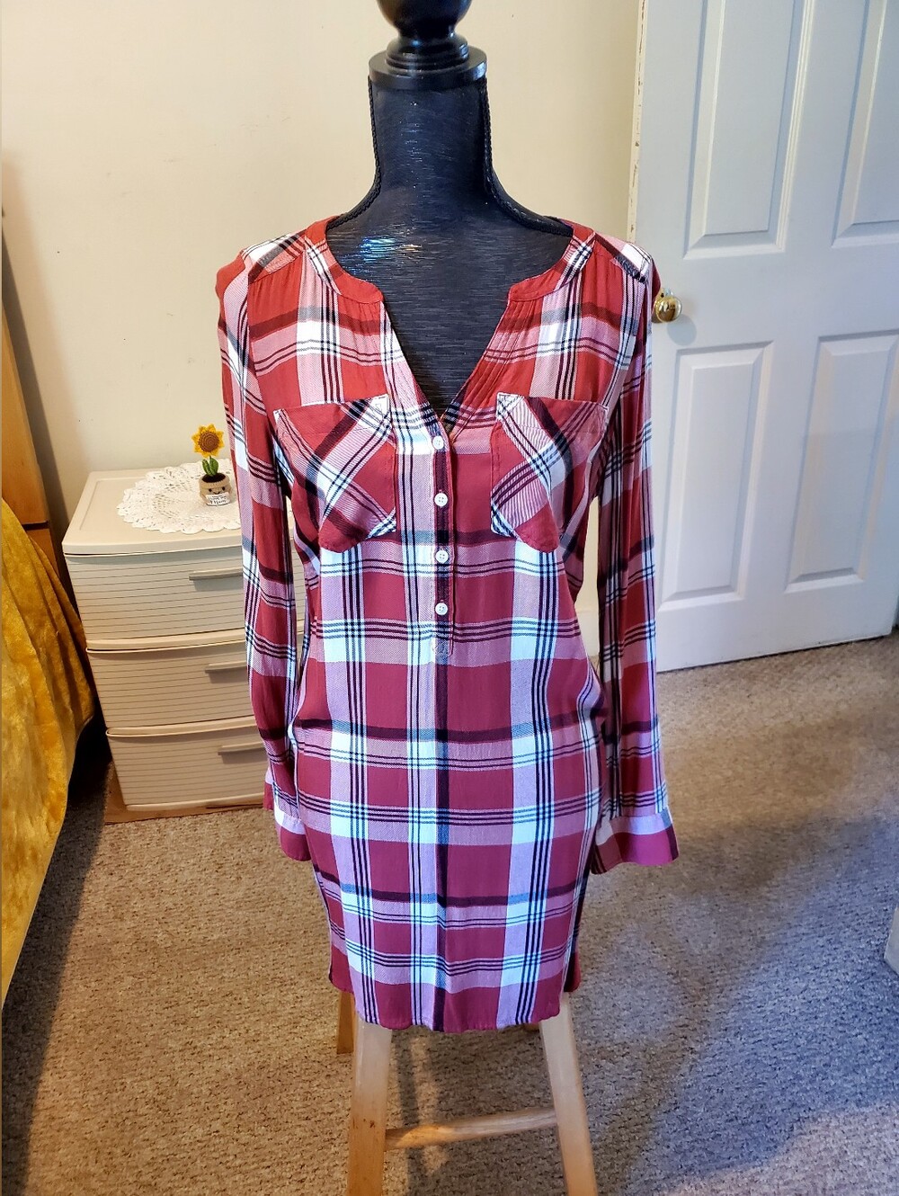 Women's Express Red Plaid Button-Front Dress Shirt